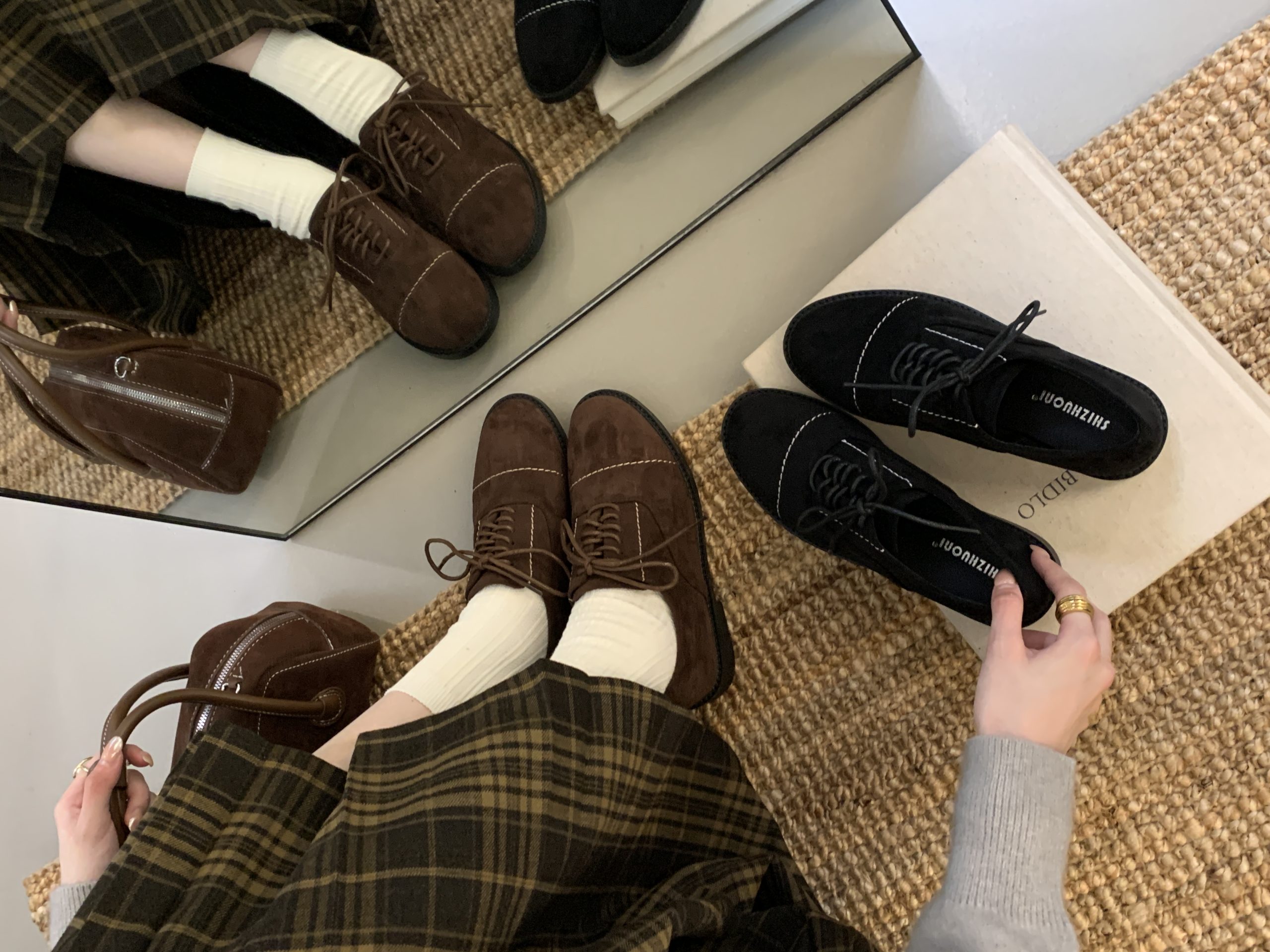 British Style Suede Lace-Up Flat Shoes for Women 2024 New Thick Sole Retro Casual Loafers