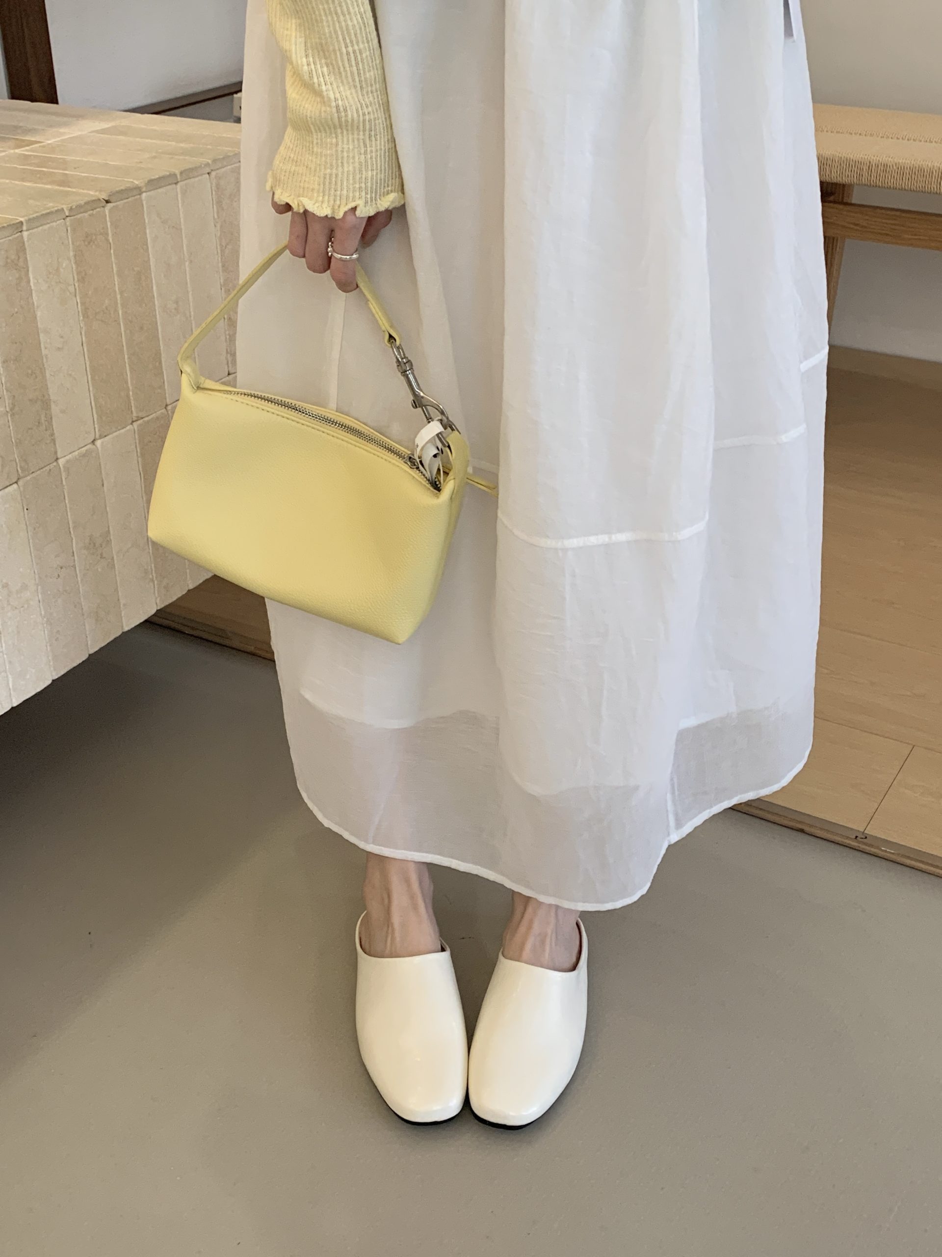 Women's Soft Slippers Summer Outdoor Flat Mules with Covered Toe - Image 3