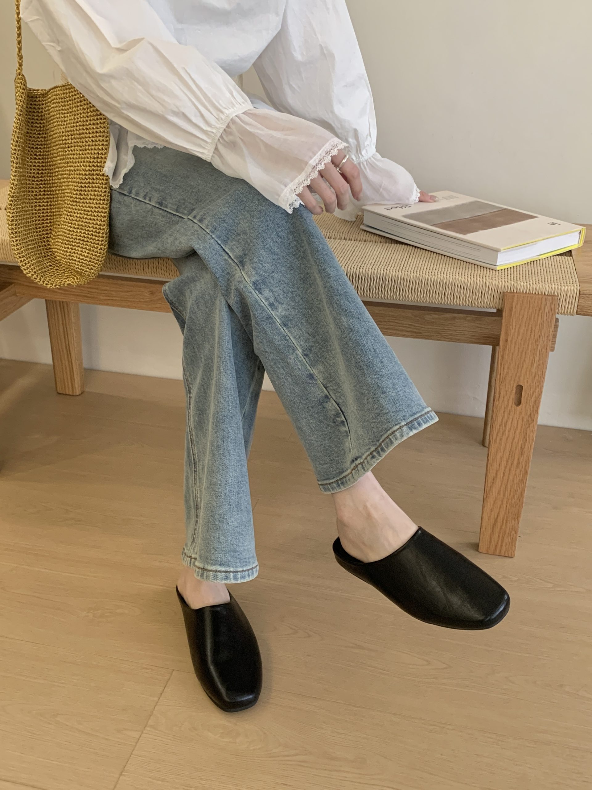 Women's Soft Slippers Summer Outdoor Flat Mules with Covered Toe - Image 4